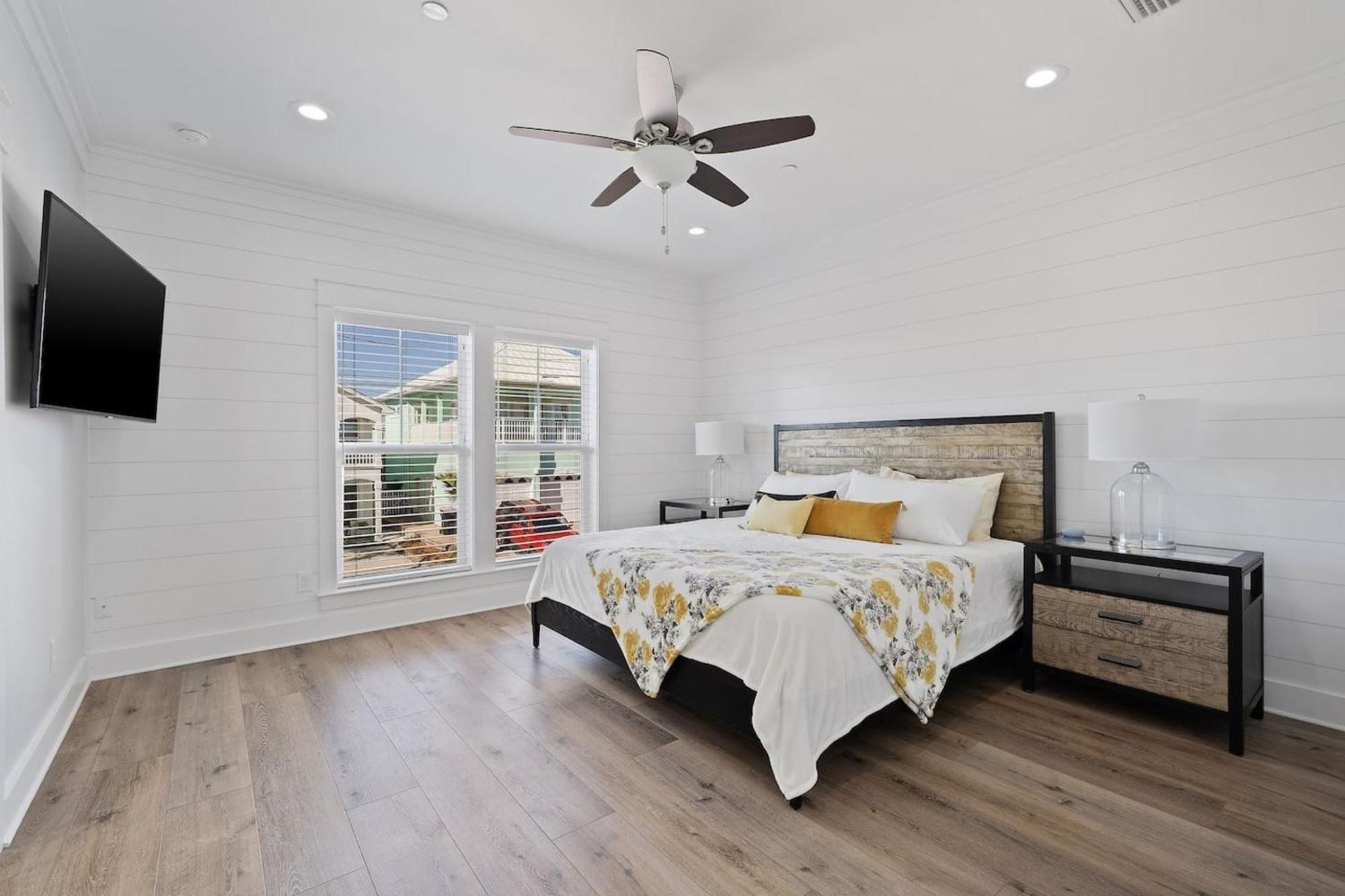 Modern House With Pool Access Near The Beach! Holiday home Panama City Beach