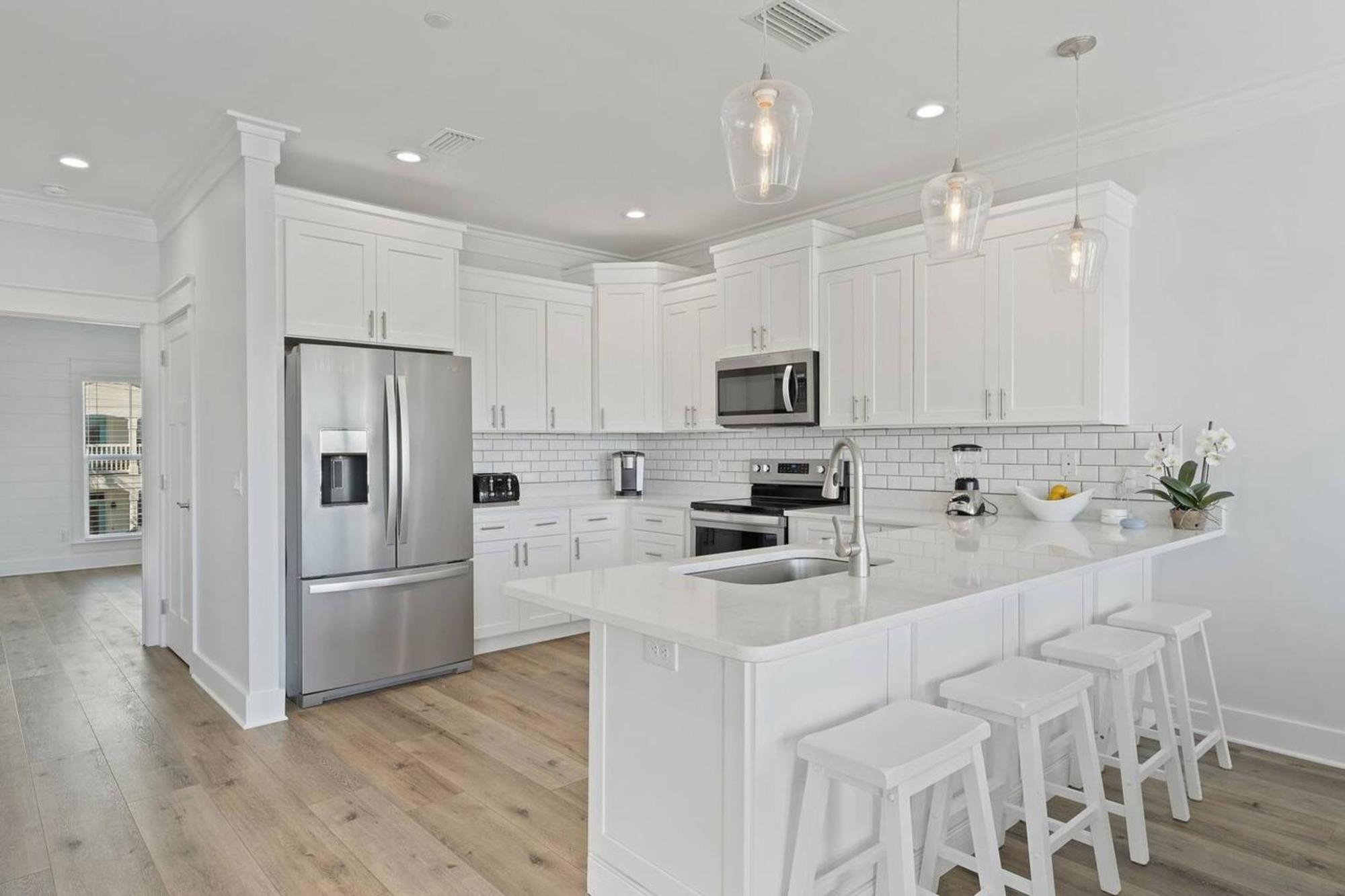 Modern House With Pool Access Near The Beach! *