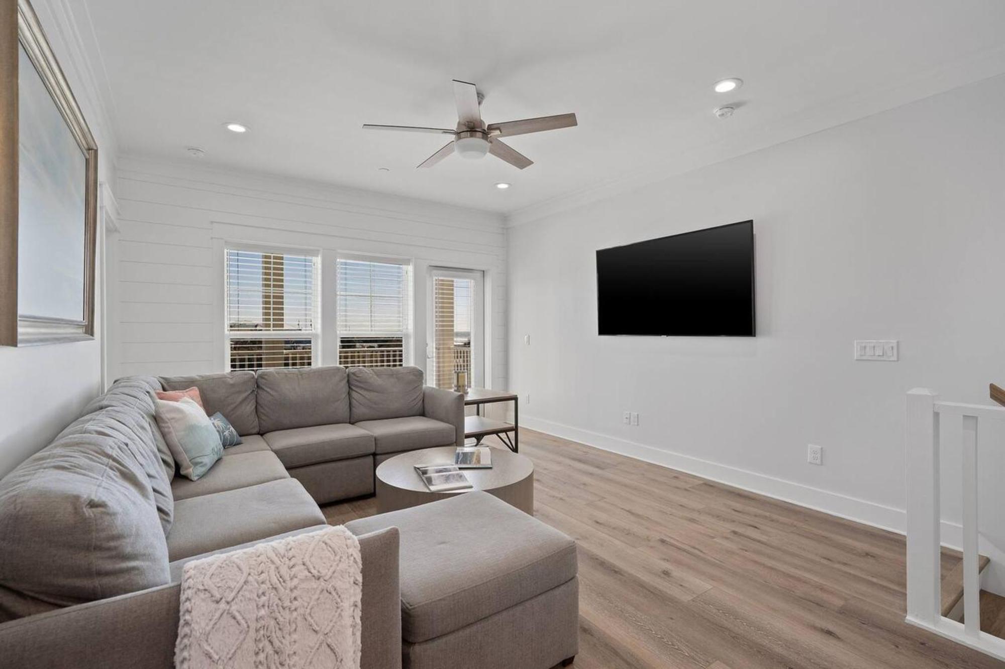 Modern House With Pool Access Near The Beach! Holiday home Panama City Beach