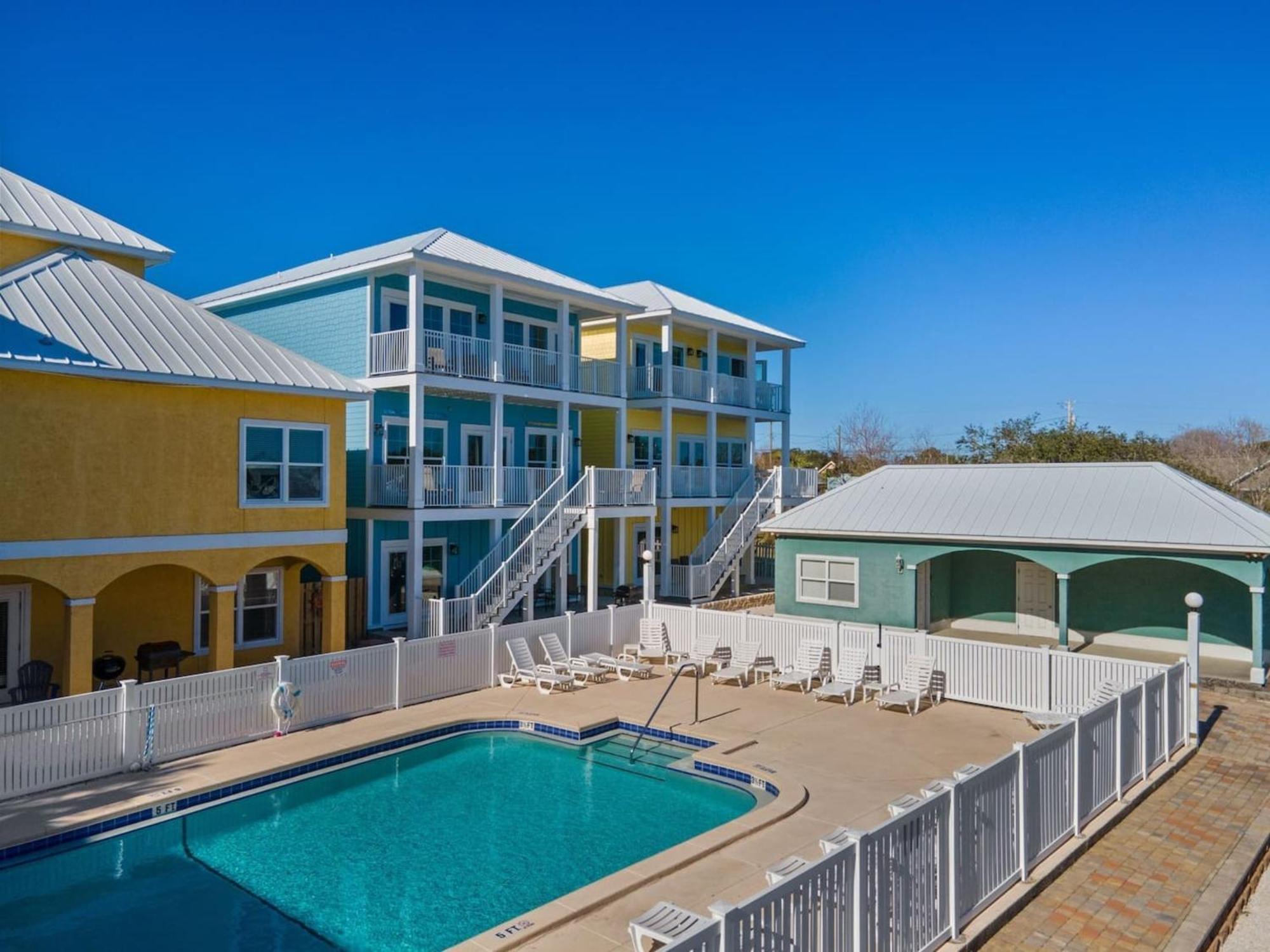 Modern House With Pool Access Near The Beach! Holiday home