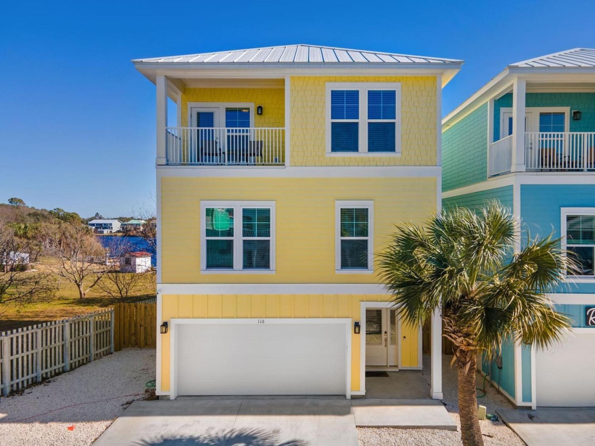 Modern House With Pool Access Near The Beach! *